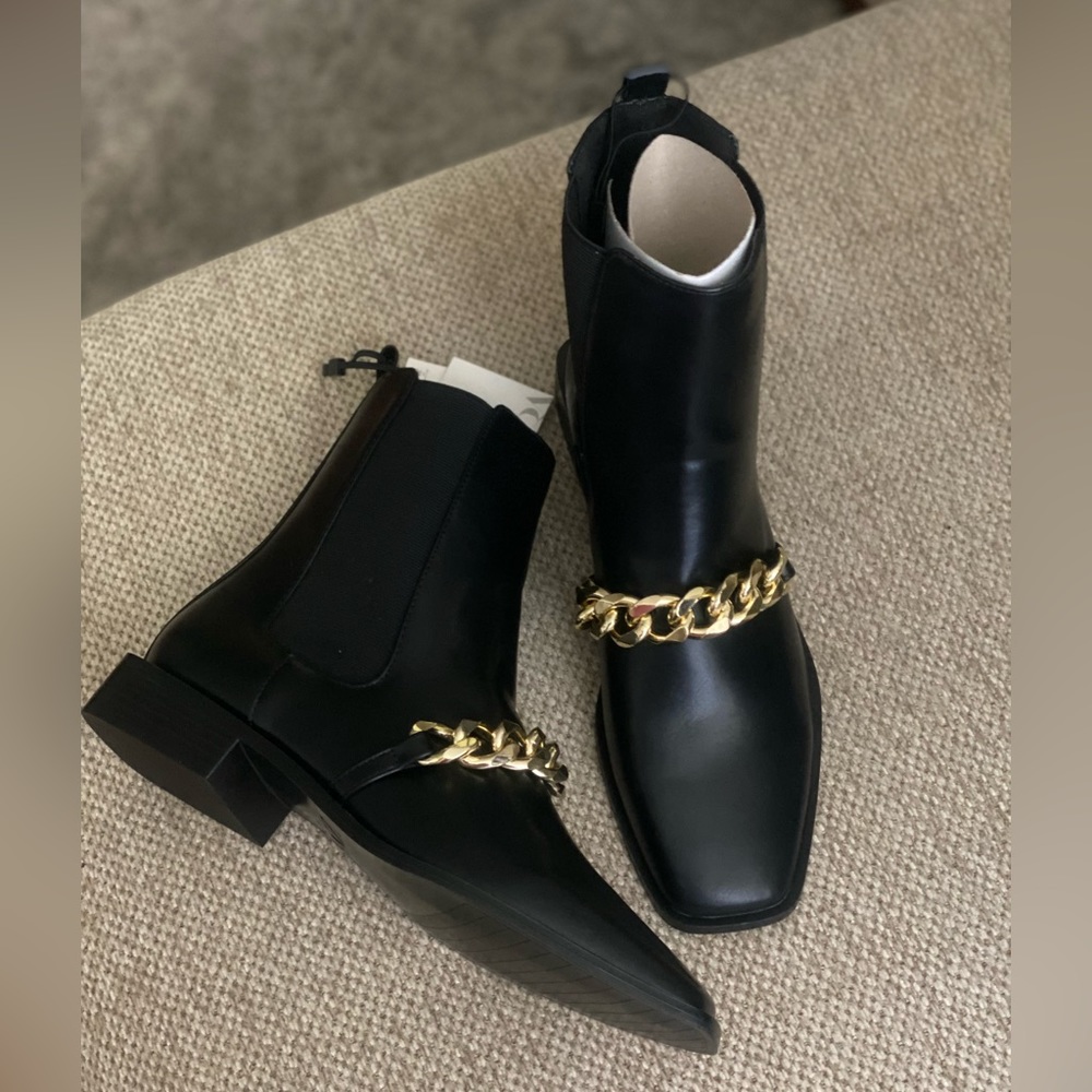 ZARA WOMEN’S FLAT FAUX LEATHER CHAIN TRIM ANKLE BOOTS SIZE 40 (9) BLACK,  NWT